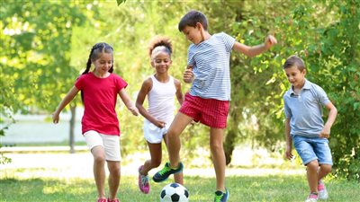 نصائح مهمة تساعدك على استغلال الإجازة الصيفية لطفلك (فيديو) 