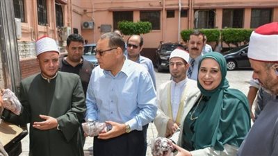 محافظ الشرقية يستقبل الدفعة الأولى من صكوك الأضاحي 