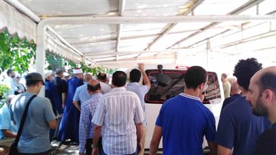 تشييع جثمان شقيق القارئ الطبيب أحمد نعينع فى الإسكندرية 