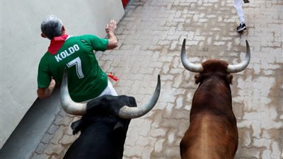 احتفالات شوبيناسو، بدء مهرجان بامبلونا للركض مع الثيران في إسبانيا