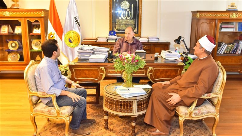 اجتماع محافظ أسيوط،
