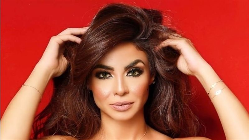 الفنانة دوللي شاهين،