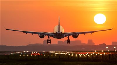 قصة حريق طائرة مصرية وهبوطها اضطراريا بمطار أكتوبي بكازاخستان