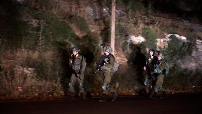 الاحتلال يقتحم مخيم العروب شمال الخليل وسط مواجهات عنيفة مع المقاومة (فيديو)