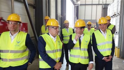 أسامة ربيع يتفقد مصنع Antipollution العالمي لإعادة تدوير المخلفات الصلبة والسائلة باليونان