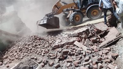 إزالة فورية لـ 5 حالات تعد وبناء مخالف خلال يوم بأسيوط
