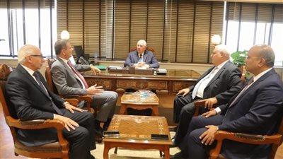 السيد القصير يبحث مع قيادات البنك الزراعي المصري دفع التمويل في تنمية القطاع