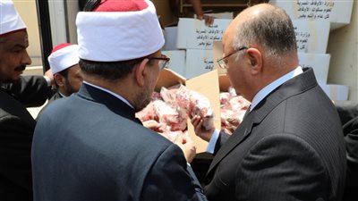 وزير الأوقاف يتسلم دفعة جديدة من مشروع صكوك الأضاحي 