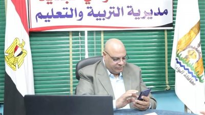 وكيل تعليم الوادي الجديد يهنئ قيادات المحافظة وطالبات مدرسة موط الزراعية أوائل الجمهورية 