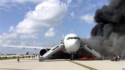 كيف تتعامل أطقم الضيافة في حال نشوب حريق علي الطائرة