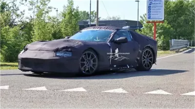  عودة الإطارات العريضة لسيارات فيراري روما 