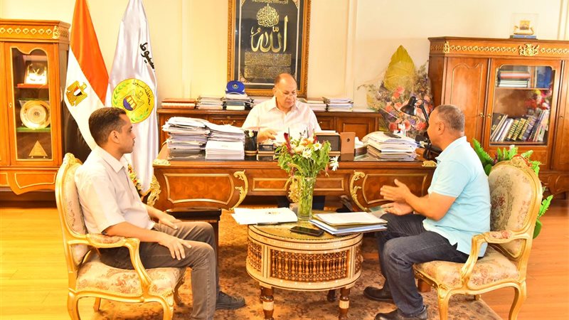 اجتماع محافظ أسيوط،
