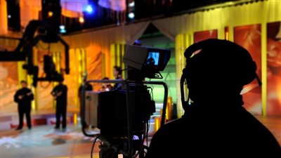 فضيحة تهز قناة بريطانية، مذيع شهير يدفع مبلغا طائلا لمراهق مقابل صور جنسية