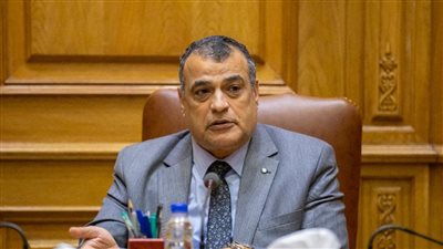 وزير الإنتاج الحربي يتلقى تقريرًا بموقف منظومة الشكاوى بالوزارة