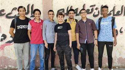 قلق وتوتر أولياء الأمور وتوافد طلاب الثانوية على لجان الامتحانات بالغربية (بث مباشر)