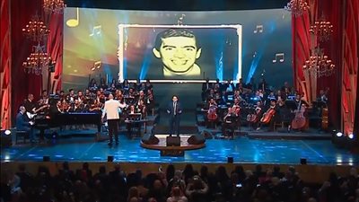 رد فعل جمهور دار الأوبرا على غناء مدحت صالح أول مرة تحب يا قلبي (فيديو)