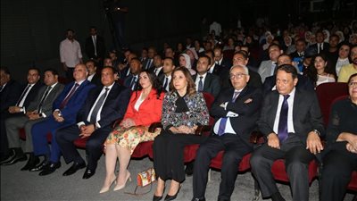 وزيرا الثقافة والتعليم يشهدان عرض فلوسك ايه بالهناجر للفنون (صور)