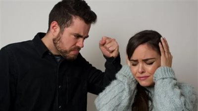 تفسير حلم ضرب الميت للحي في المنام وعلاقته بارتكاب المعاصي والذنوب 