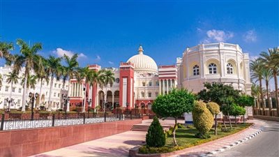 الجامعة البريطانية في مصر تنظم جولة لتعريف الطلاب بكلياتها 