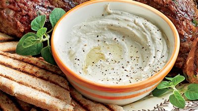 طريقة عمل الطحينة للمشويات، لذيذة ومثل الجاهزة 