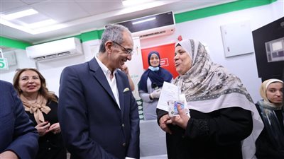 وزير الاتصالات يفتتح مكتبي بريد ويتفقد مد كابلات الألياف الضوئية بالمنوفية 