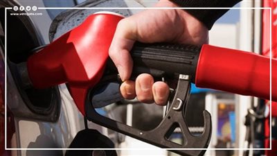 نصائح مهمة لتوفير وقود السيارة خلال السفر مسافات طويلة (انفوجراف)