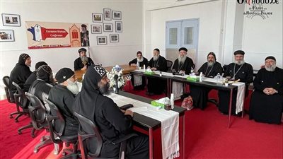 الأنبا مارك يناقش آليات العمل في إيبارشية باريس وشمالي فرنسا