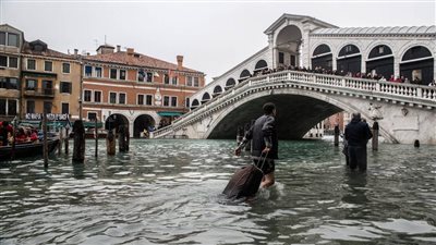  إيطاليا تفرض قيودا صارمة على السياح منها تناول الآيس كريم