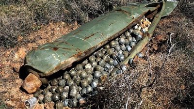 خبير عسكري: عشوائية أوكرانيا في استخدام القنابل العنقودية يدمر الدولة بالكامل