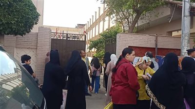 توافد طلاب الثانوية العامة على أبواب 151 لجنة في الدقهلية 