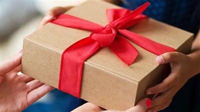 حكم رد الهدية دون سبب شرعي؟ الإفتاء تجيب