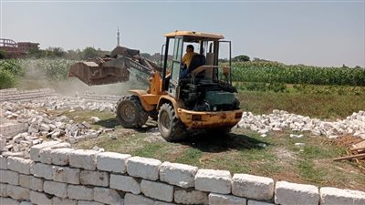 حملات مكبرة لإزالة التعديات المخالفة على نفقة المخالف بالشرقية 