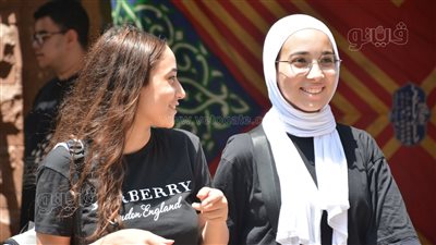 طلاب الثانوية العامة بالجيزة عن علم النفس: سهل لكن بيلخبط (فيديو)