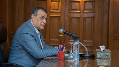 وزير الإنتاج الحربي يعقد اجتماعًا لتوطين الصناعات 