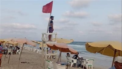 مصايف الإسكندرية ترفع الرايات الحمراء وحالة الطوارئ