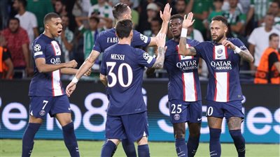 باريس سان جيرمان يمهد لضم مدافع المنتخب الفرنسي