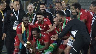 الأهلي يستفسر من كاف عن موعد السوبر الأفريقي