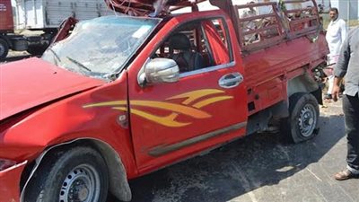 مصرع 3 أشخاص بحادث اصطدام سيارة نقل برصيف في الشيخ زايد