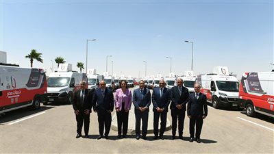 رئيس الوزراء يشهد اصطفاف 20 مركزا تكنولوجيا متنقلا بالعلمين الجديدة