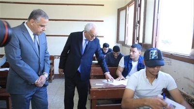 وزير التعليم يؤكد ضرورة التزام مراقبي اللجان بتعليمات امتحانات الثانوية