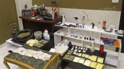 حبس 5 عناصر إجرامية بينهم هاربة من مؤبد لتصنيع الاستروكس والبودر والترويج بالمقطم والمرج