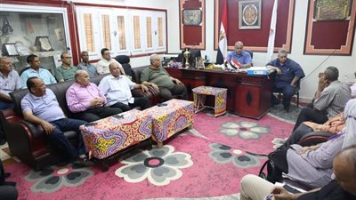 تعليم الخارجة يستعد لامتحانات الدور الثاني ويبحث سد العجز بالمدارس 