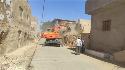 قرارات إزالة جديدة لمنازل آيلة للسقوط بقرى أسمنت بالوادي الجديد (صور)