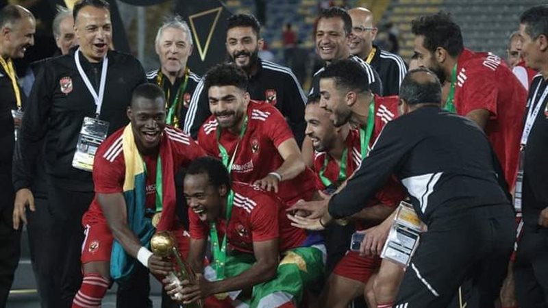 الأهلي المتوج بدوري