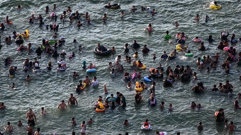 المصيفين بشواطئ الإسكندرية،