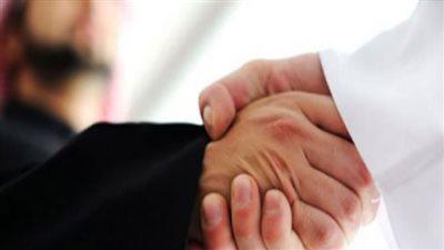 ما حكم مصافحة المصلين بعد الصلاة؟ الإفتاء تجيب