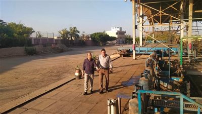 رئيس مركز سمالوط بالمنيا يتفقد محطة تعبئة بوتاجاز شوشة