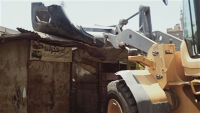 إزالة أكشاك وفتارين متعدية على حرم سور محطة الصرف الصحي بالبوهي بحي إمبابة (صور)