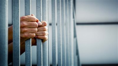 تجديد حبس أب هتك عرض نجلته في المنصورة 