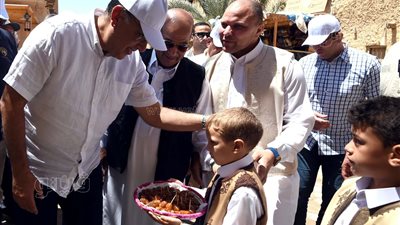 مدبولي يتفقد أعمال التنسيق الحضاري بميدان السوق وترميم الواحة القديمة بسيوة (صور) 